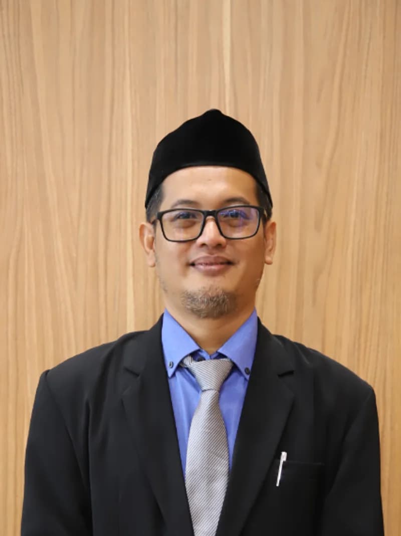 Dr. Ade Fakih Kurniawan, S.Th.I., M.Ud.