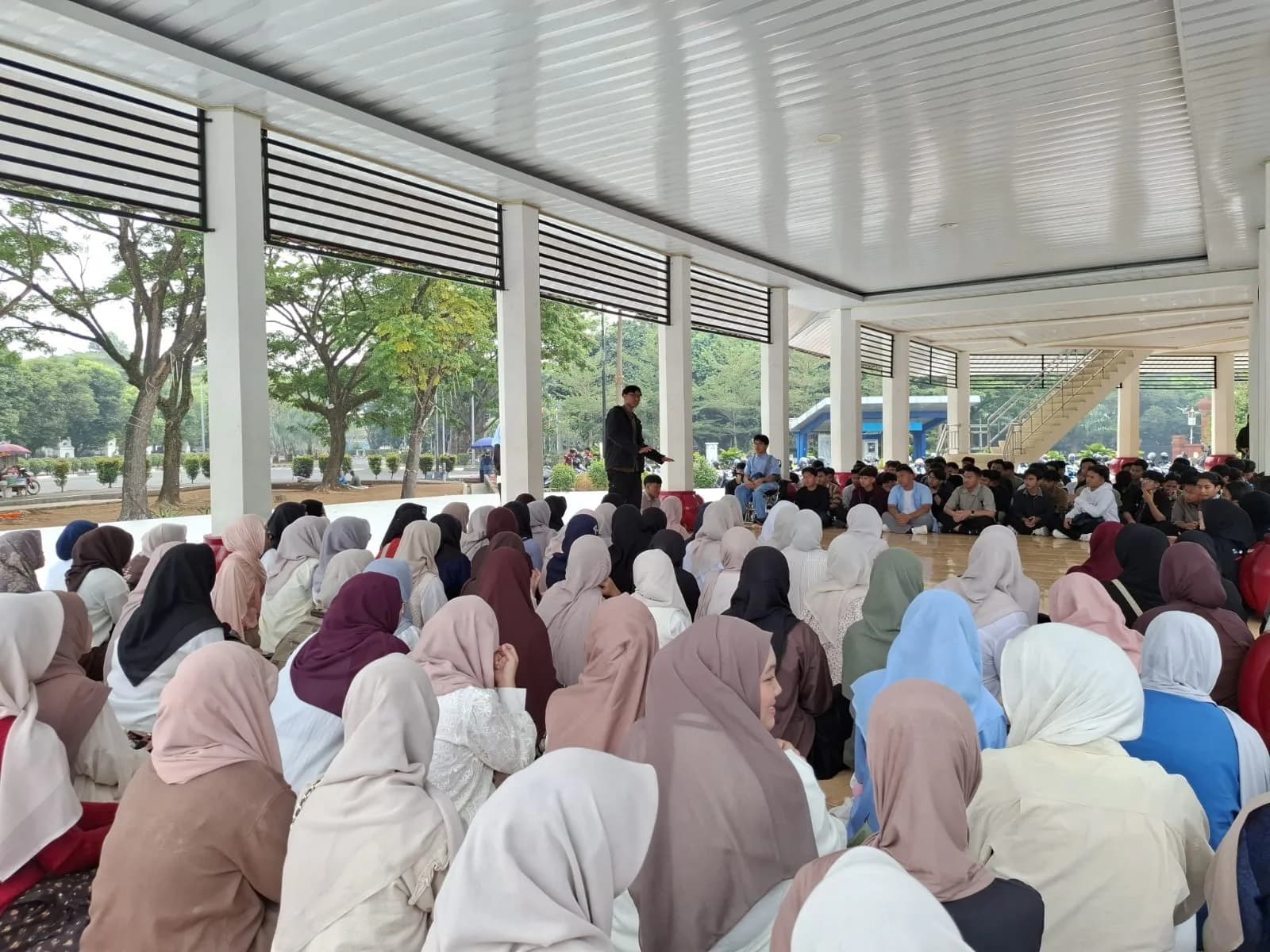 Kegiatan Meet and Greet HMPS Ilmu Al-Qur'an dan Tafsir menyambut mahasiswa baru